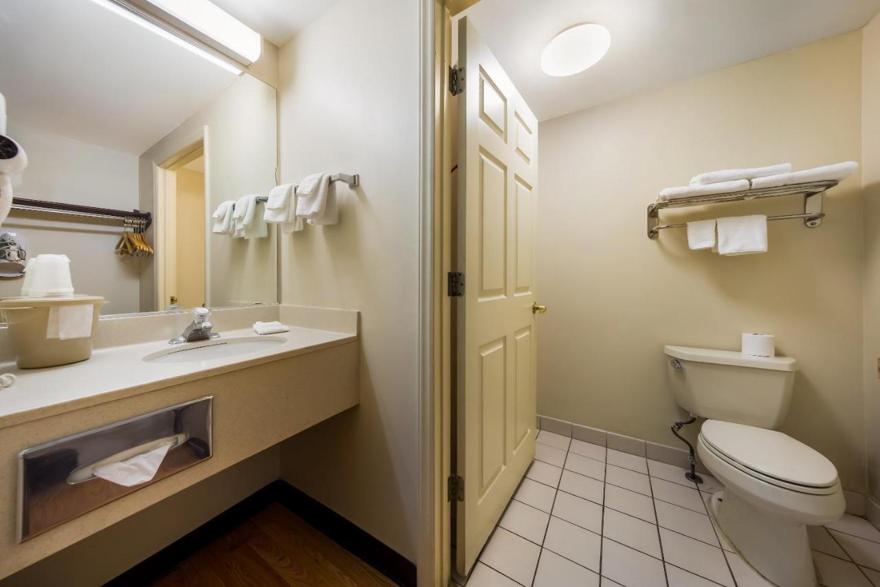 Red Roof Inn Hendersonville Dış mekan fotoğraf